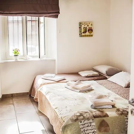Bed & Breakfast Lady-B-3